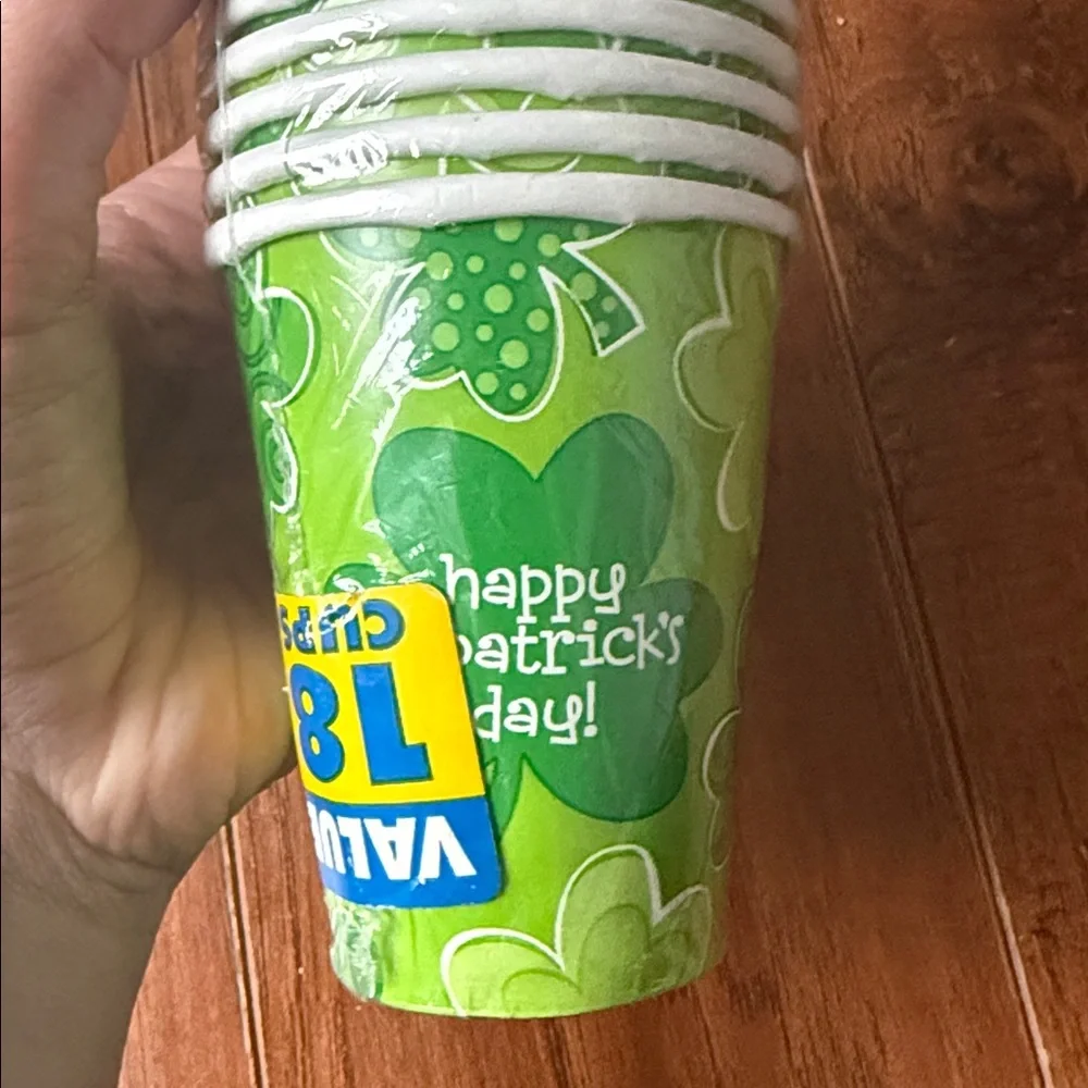 NWT (18) Disposable Green 9 Oz. Cups Shamrock Design St. Patrick’s Day Party